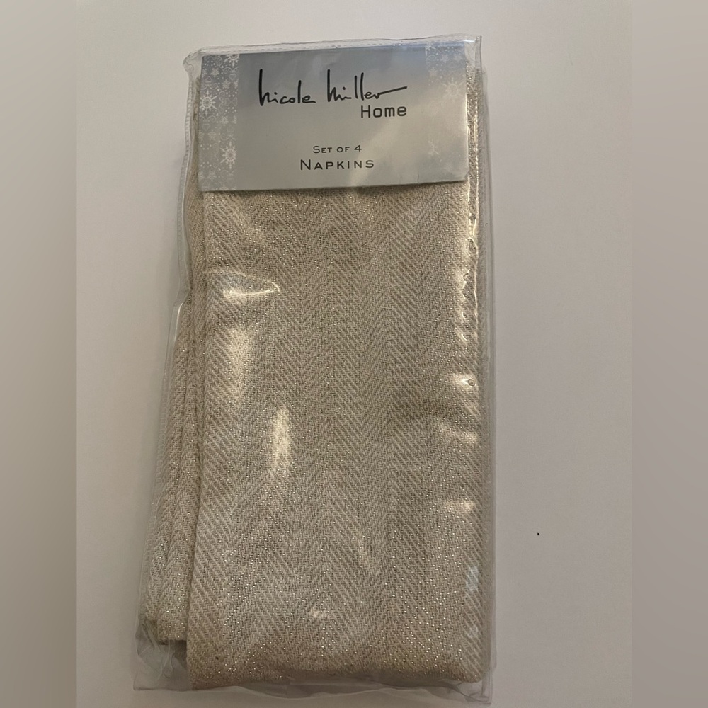 Nicole Miller Home Set of 4 Gold Patterned Napkins